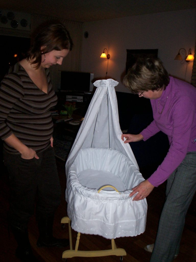 baby babykamer wieg bekleden ledikant zwangerschapsdagboek