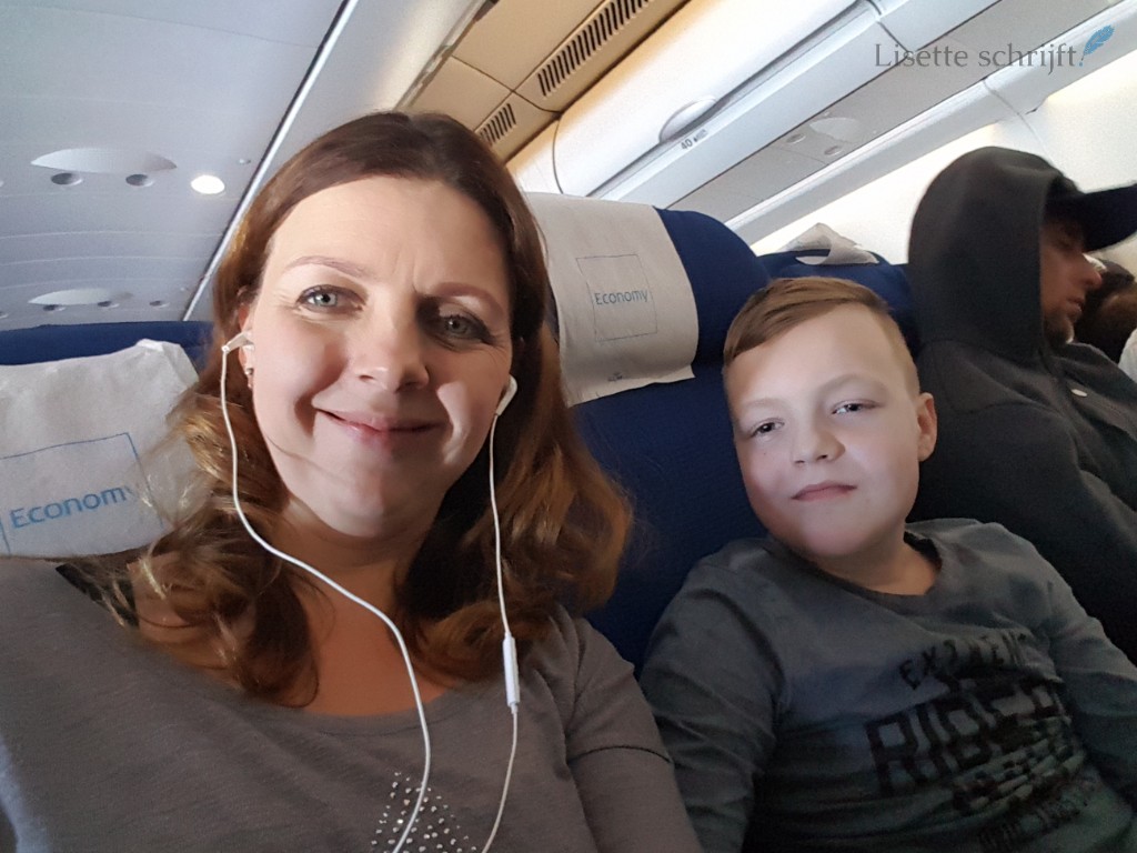 Schiphol vakantie begint in het vliegtuig Lisette Schrijft