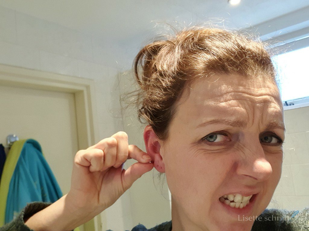 oorbellen zitten vast in mijn oor