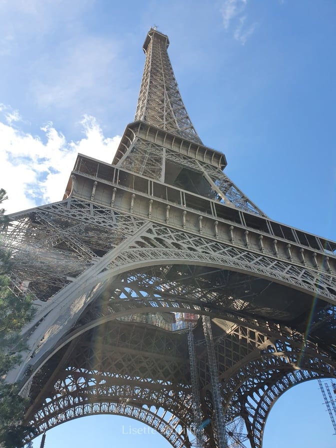 de eiffeltoren beklimmen Parijs